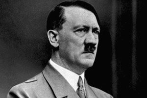 Bundesarchiv_Bild_183-S33882_Adolf_Hitler_retouched_web