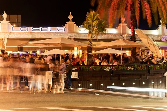 Helping others at La Sala Puerto Banus Helping others at La Sala Puerto Banus