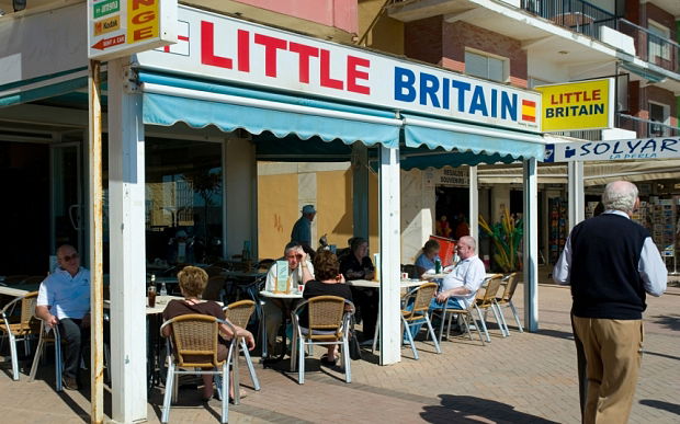 British culture on the Costa del Sol bar in Fuengirola Spain. Image shot 02/2007. Exact date unknown.