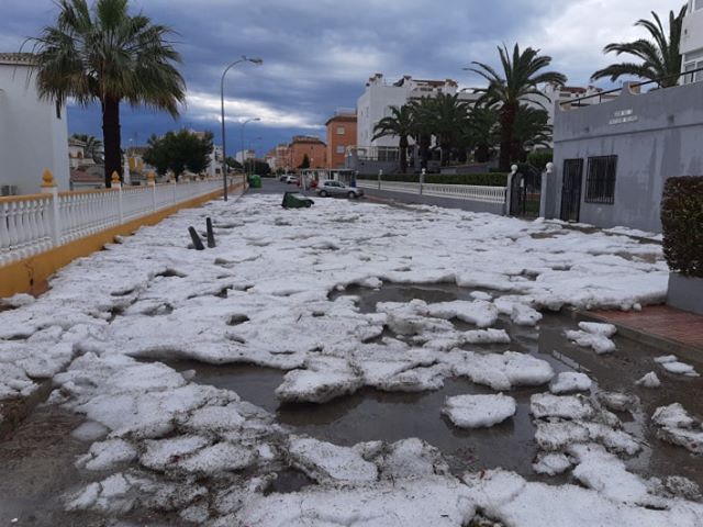 Costa del Britain Enjoys Sizzling Spring Heatwave as Spain´s Costa Blanca Gets Massive Hail Storms
