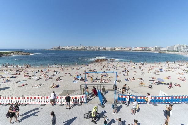 Brits Queue Two Hours in 30 Degree Heat For Spanish Beach Spot