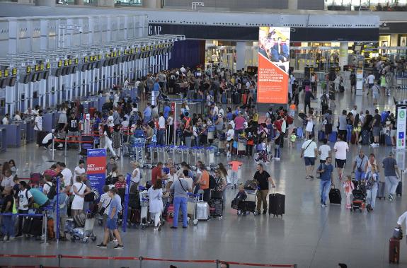 120953257--575x379 Spain's Malaga Airport On The Costa Del Sol Announces Security Delays With Advice For All Travellers