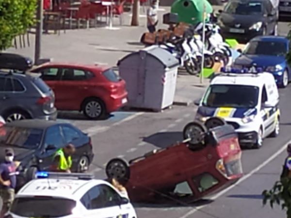 car flips villayosa
