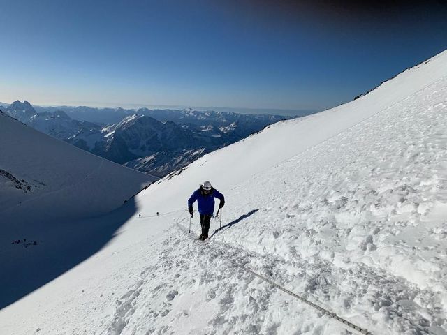 Mountaineering Man sets record for mountaineering days after recovering from COVID-19