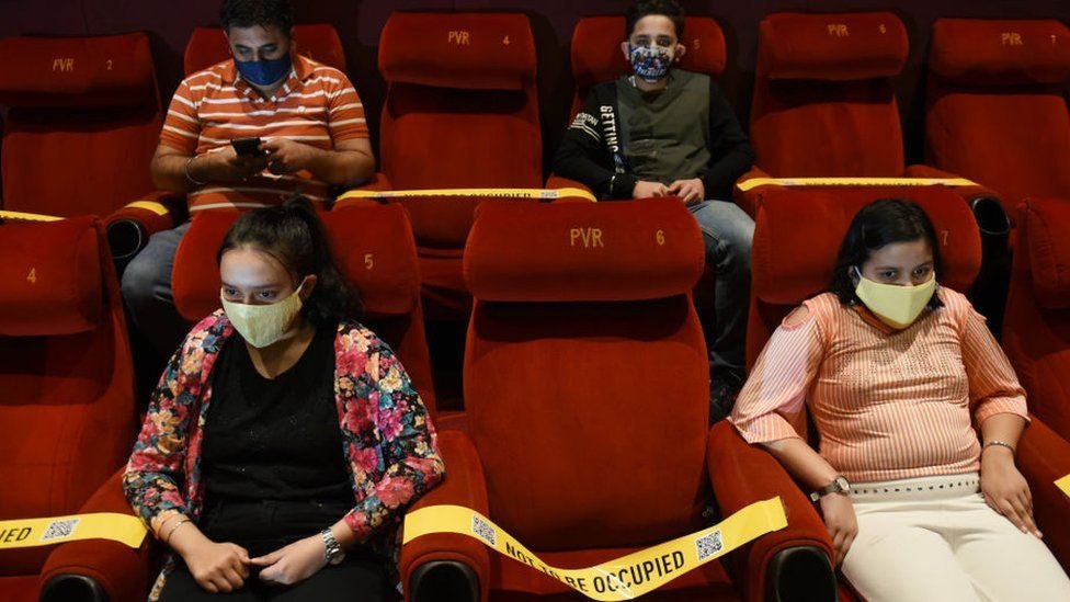 Indijas kinoteātri saņem zaļo gaismu, lai pilnībā atvērtu. Kāpēc neatvērt Eiropu