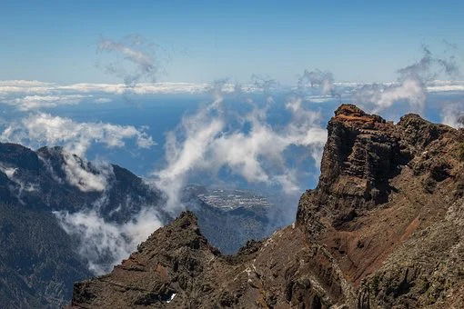 summit-2871545__340 140 Earthquakes Detected On the Island of La Palma