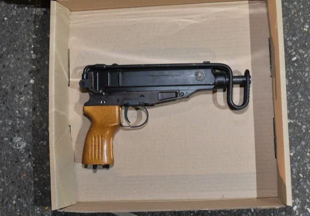 Teenager Arrested with Machine Guns and Ammunition in London