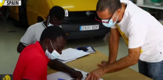 Spanish man uses his garage as a language school for migrants