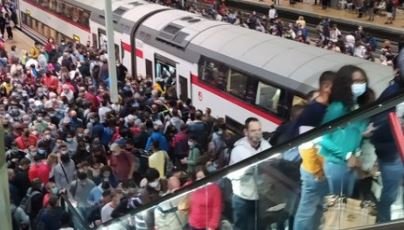 Passengers packed in like sardines as Renfe drivers strike in Spain