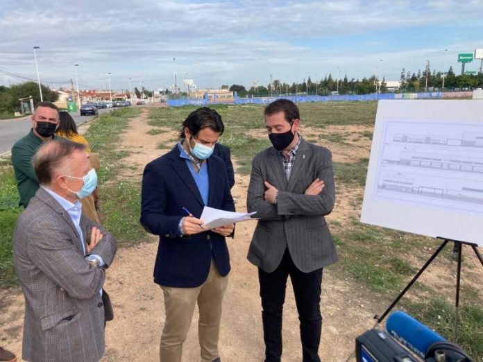 Agreement signed and sealed for new Torrevieja school at last