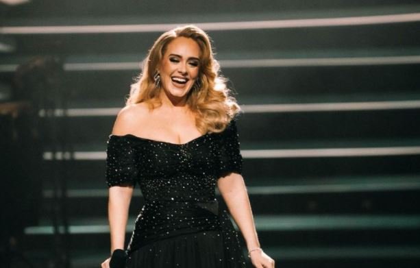 Adele bans unvaccinated fans from her concerts