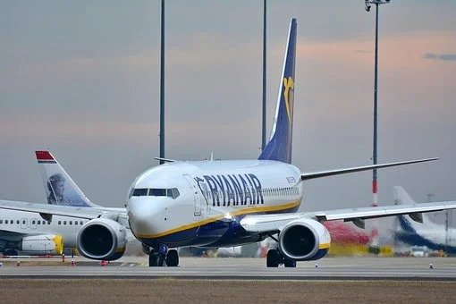 Ryanair boss says UK’s Omicron response is shaped by ‘idiots’