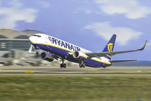 el-avion-5331793__340 Pasajero atrapado ataca a Ryanair