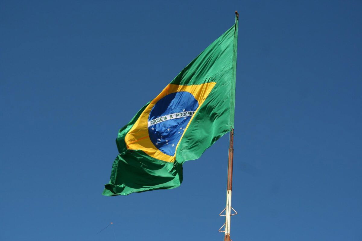 Jogador de futebol brasileiro visto fazendo uma aparição no Glastonbury