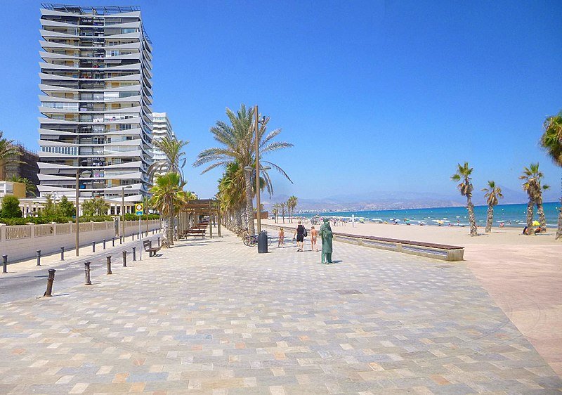 Image - Playa de San Juan de Alicante: Zarateman @ Wikimedia Commons 
