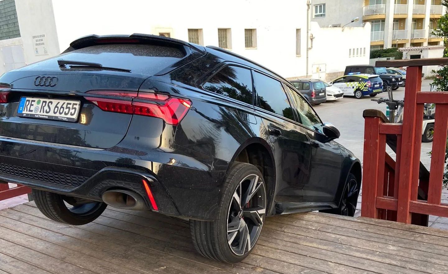 WATCH: Drunk driver crashes €140,000 Audi RS6 off Marbella’s Puerto ...