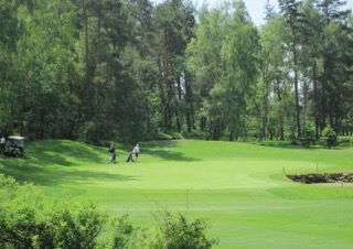 Golfing amidst the great outdoors: a winning partnership.