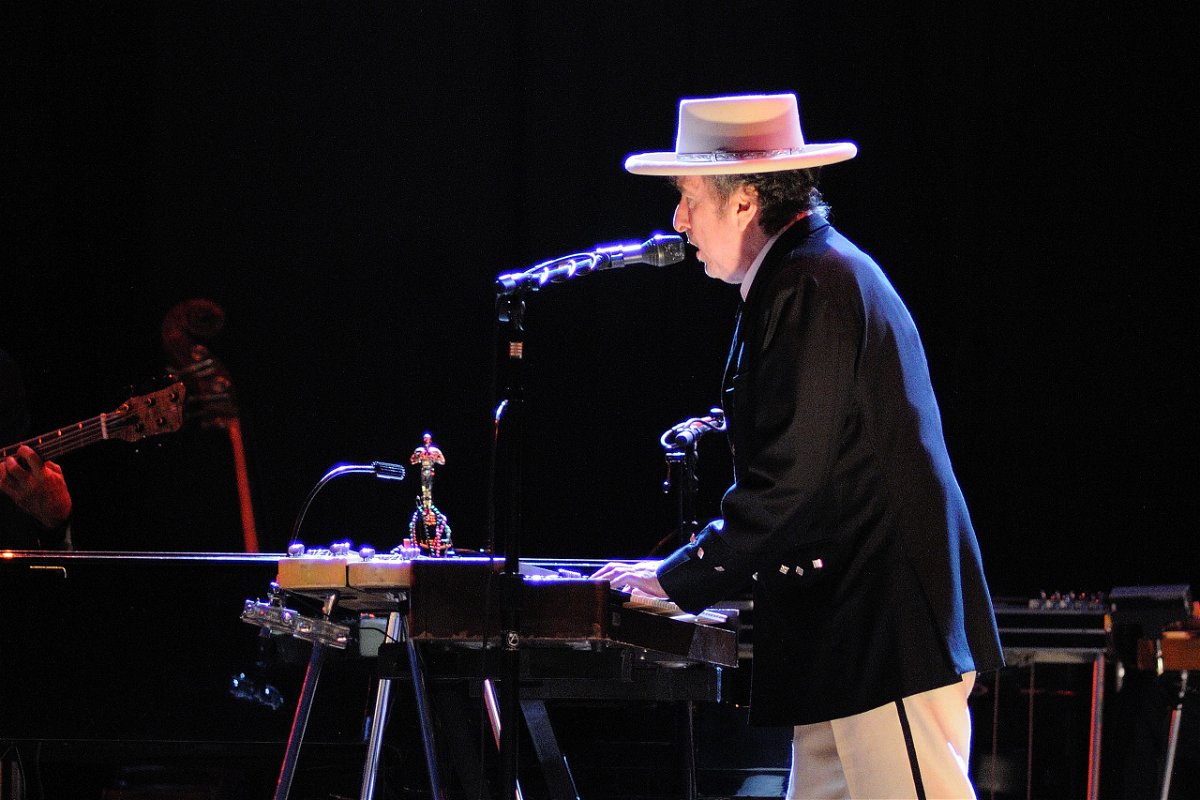 Bob Dylan evita la interacción con el público y toca cualquier espectáculo clásico en Madrid «Euro Weekly News