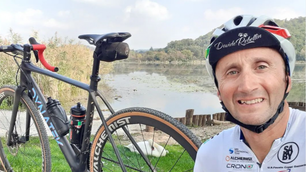 Former World champion cyclist run over by a truck, dies