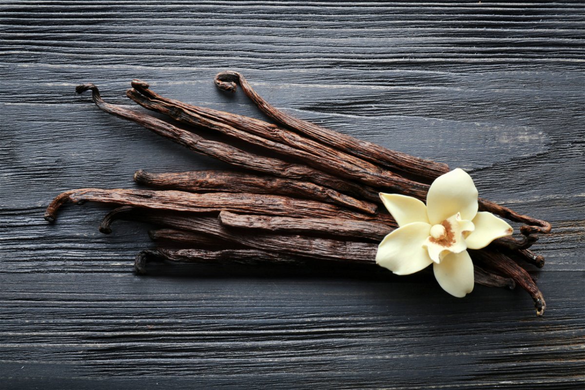 Vanilla to Sandalwood: The UK's most attractive winter candle scent