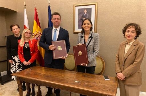 Španielsky minister obchodu presadzuje Španielsko, aby sa stalo európskym výrobným centrom batérií pre elektrické autá
