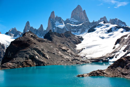 Montañeros perdidos después de que una avalancha los arrastrara a un paso