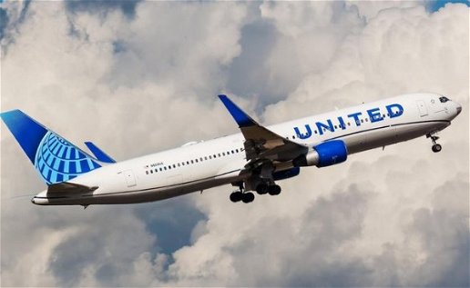 Image of United Airlines plane.