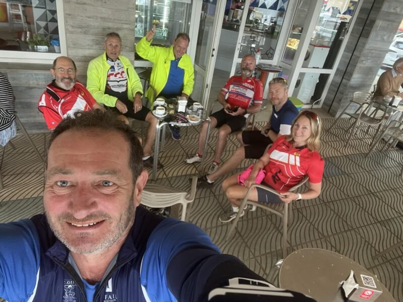 El grupo ciclista Nerja y Torrox Coasters disfrutan de un jueves lluvioso, Euro Weekly News