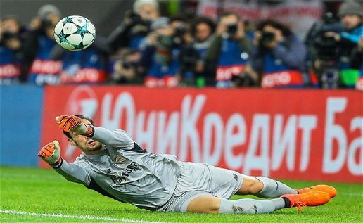 Image of Sergio Rico playing for Sevilla in 2017.