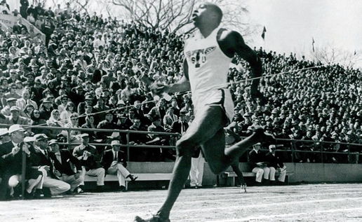 Image of American 100m sprinter Jim Hines.