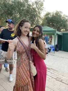 INVITADOS posan para una foto