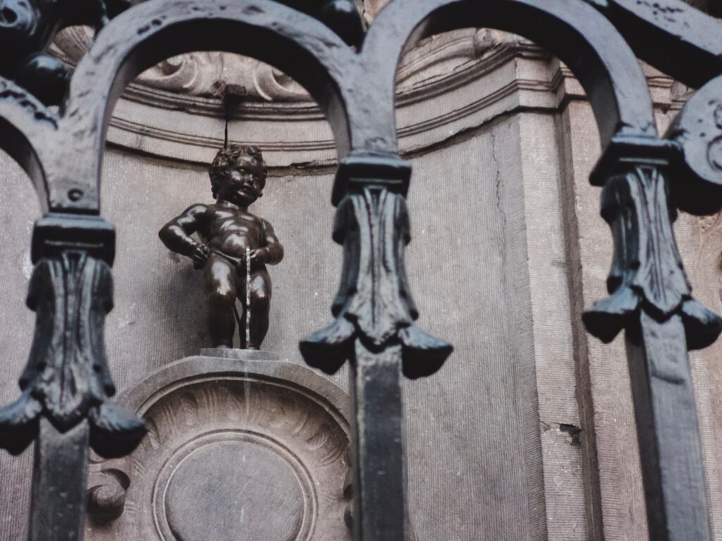 The infamous Manneken Pis statue that depicts a boy peeing into a fountain