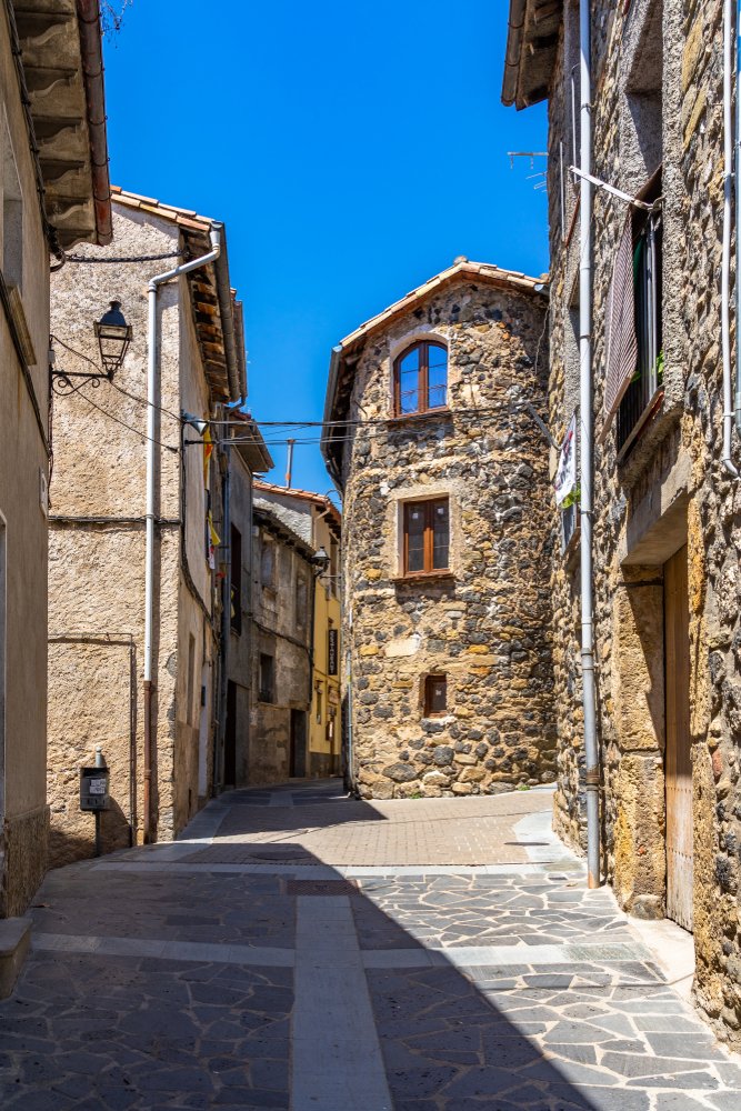 Castellfollit De La Roca: The Spanish Village Built Atop A Narrow