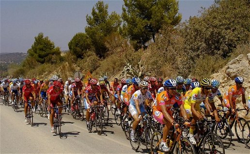 Image of riders on the Tour of Portugal.