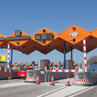 Image of a toll booth on the AP-7 in Girona.