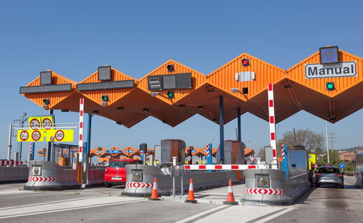Image of a toll booth on the AP-7 in Girona.
