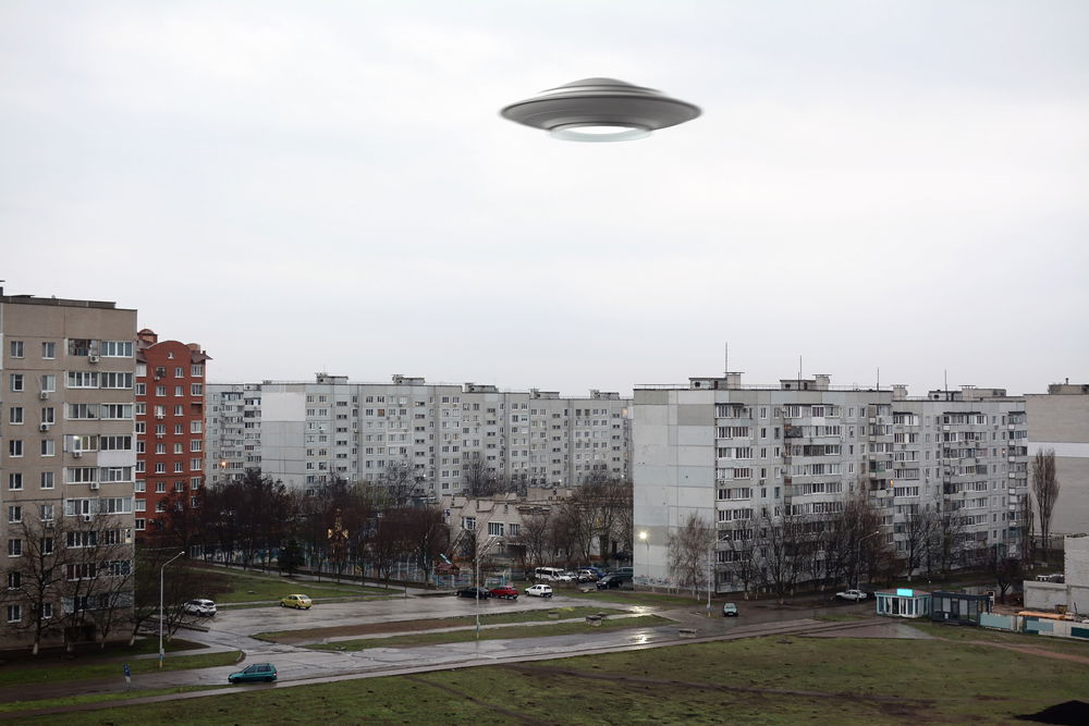 बेलायती महिलाले आफूलाई UFO «Euro Weekly Information’ ले पछ्याइरहेको दाबी गर्छिन्