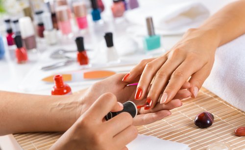 Polished trend: Alicante's streets transform as manicure madness takes over.
