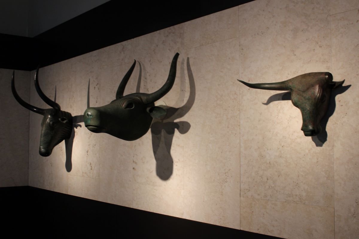 Bronze bulls' heads, Costitx