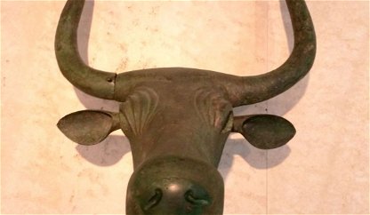 Bronze bull's head, iron age