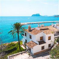 Growth and luxury: Thriving real estate scene in Costa Blanca.