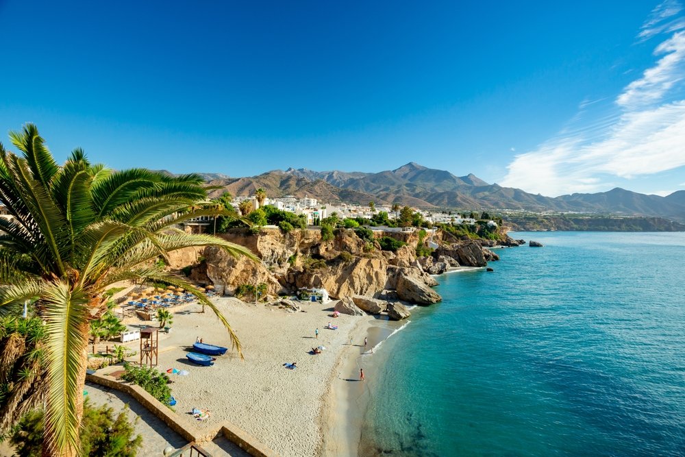 La playa Balcón de Europa de Nerja, entre las más bonitas de España « Euro Weekly News
