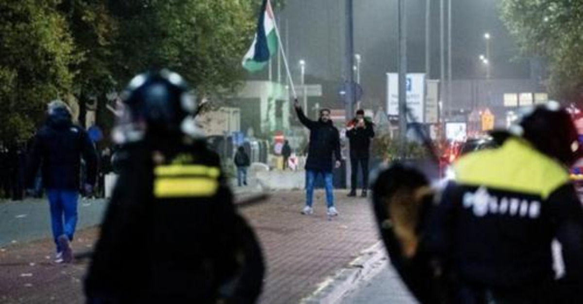 Israeli football fans attacked in Amsterdam