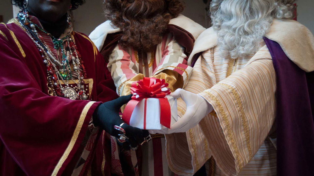 Experience the Magic of Almuñécar's Three Wise Men Parade on January 5