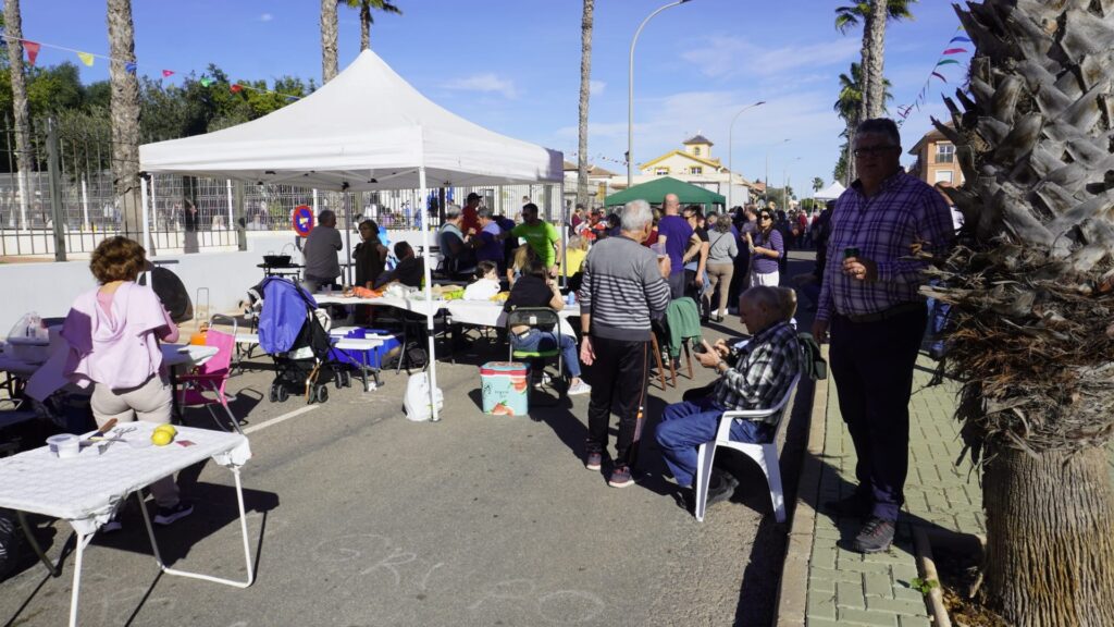 Los vecinos se concentraron en las calles de Los Alcázares Euro Weekly News