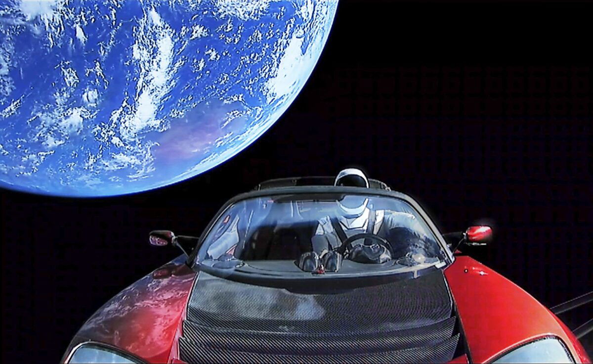 Tesla Roadster registered as an asteroid