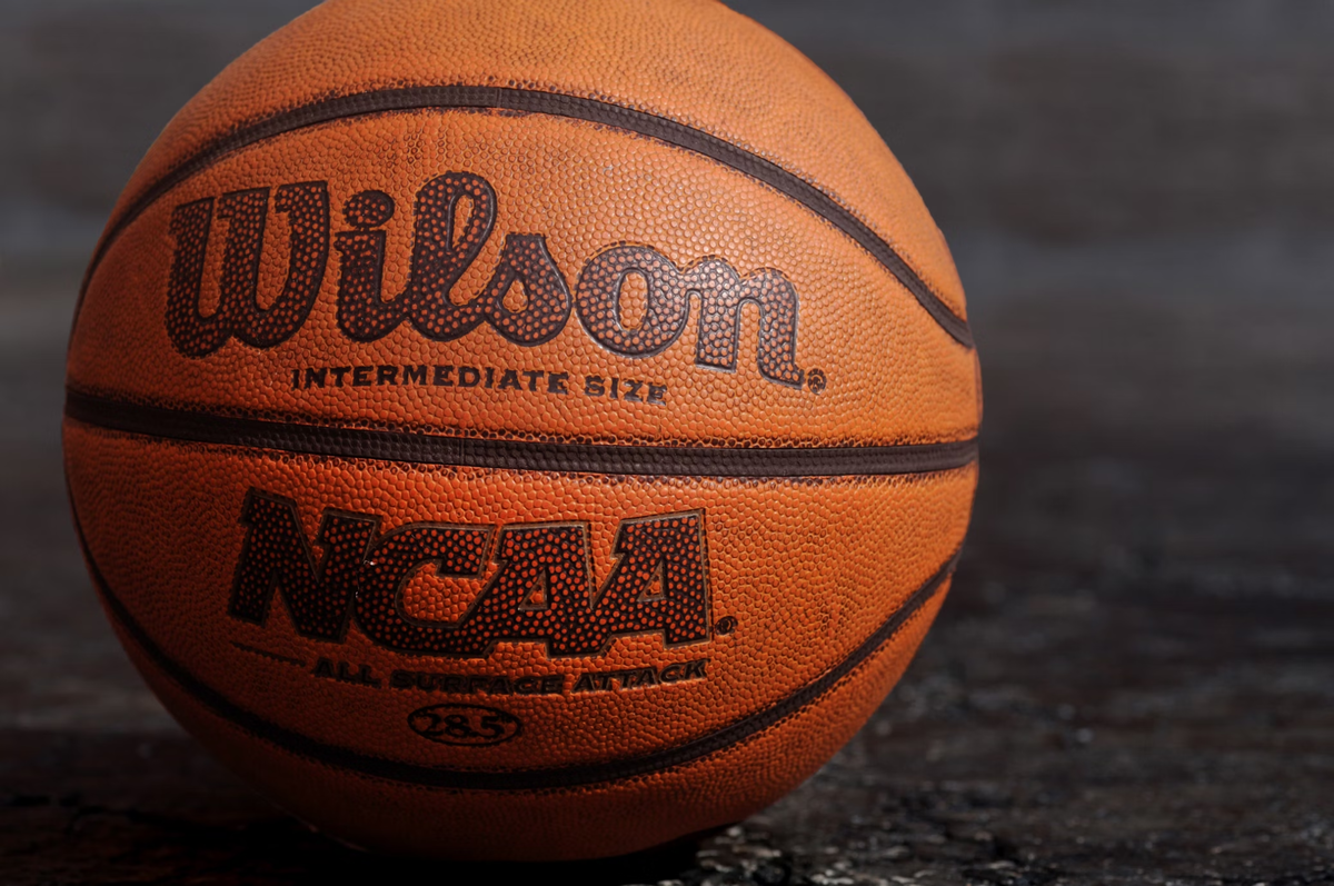 How sportsbooks set the line for college basketball games