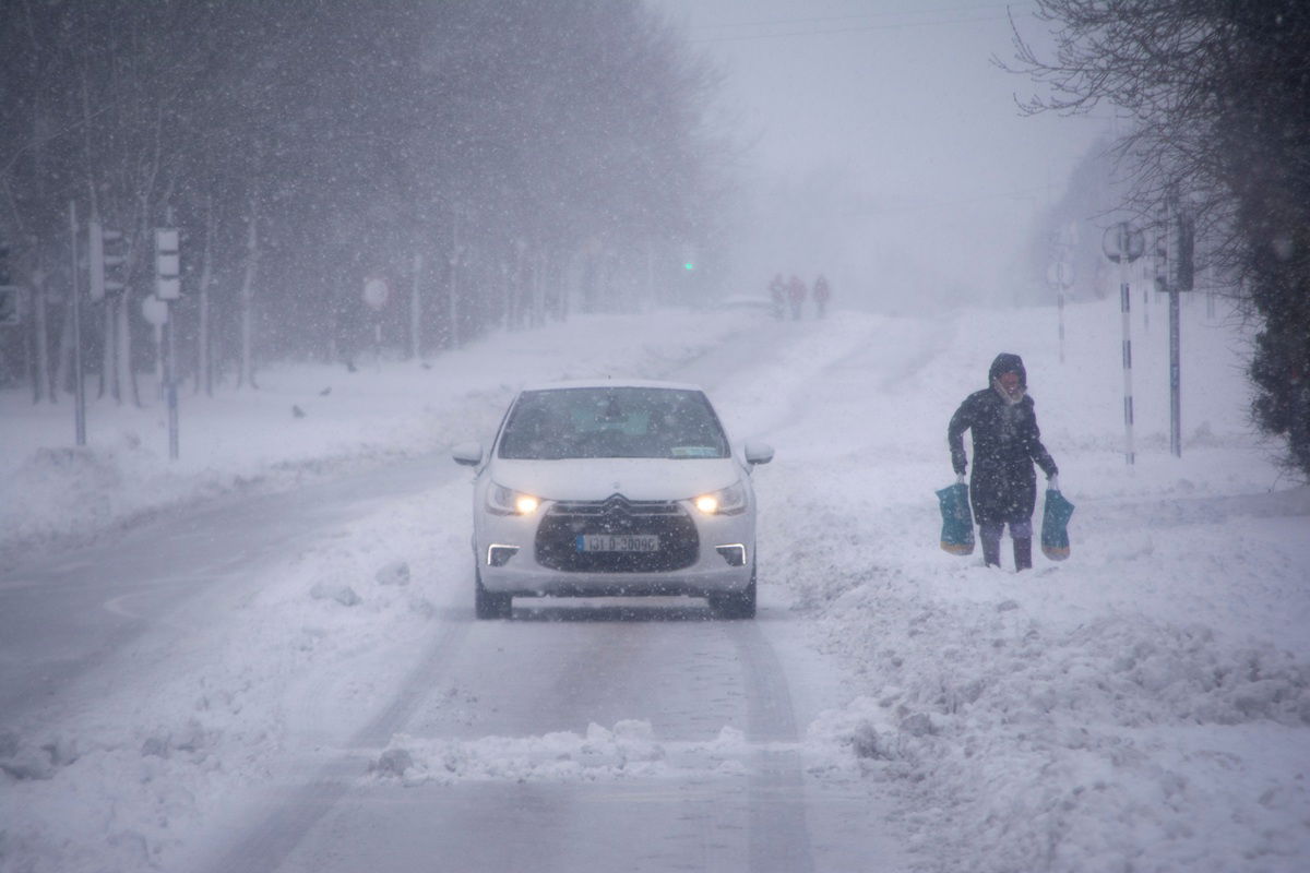 Ireland faces snow chaos and power outages