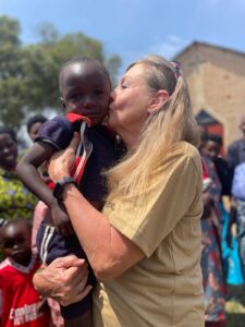 Fin émouvante de la campagne Eyedrop de Boardmans en Ouganda. Euro Weekly News.