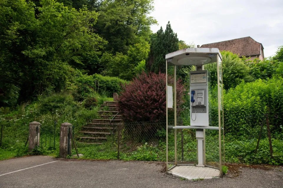 The last remaining telephone box in France still ringing